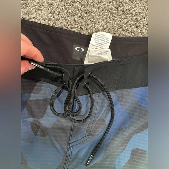 Oakley Bodhi camo men's swim trunks, size 31 - Picture 4 of 7